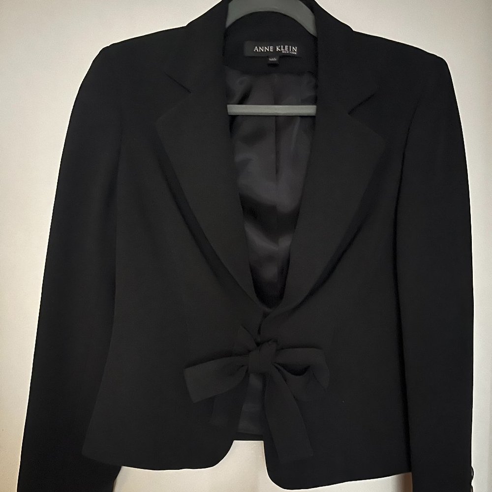 Elegant Anne Klein Black Bow Tie Blazer - Timeless Professionalism